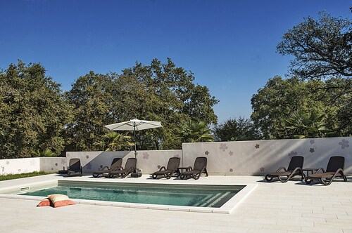 APP1 Romantic villa with pool - 5 min from the beach!