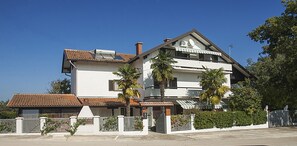 Exterior - APP1 Romantic villa with pool - 5 min from the beach! (Novigrad)