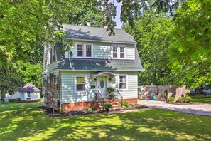 House (4 Bedrooms) | Front of property