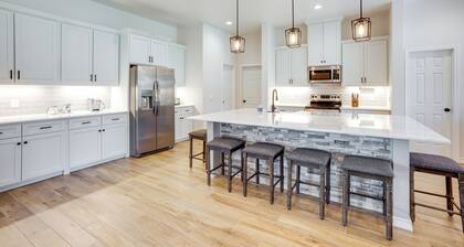 Livingston Retreat w/ Patio & Charcoal Grill