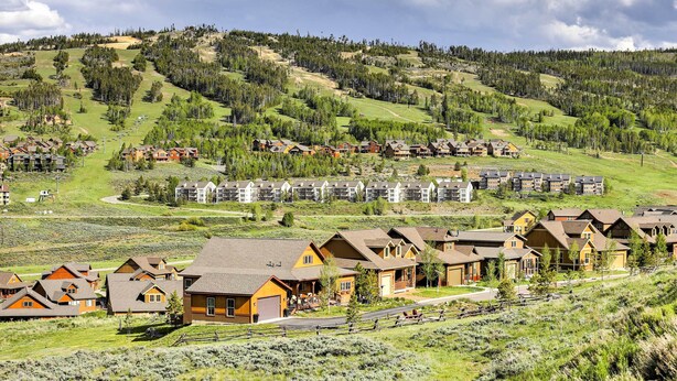 A residential area with houses and a ski resort in the background. - Ski, Soak & Explore! Granby Getaway w/ Mtn Views (Granby)