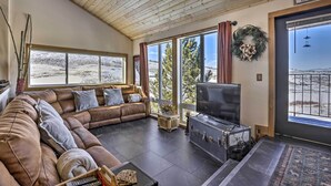 A cozy living room with a large sectional sofa, a television, and a fireplace. - Ski, Soak & Explore! Granby Getaway w/ Mtn Views (Granby)