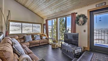 Apartment (2 Bedrooms) | Front of property