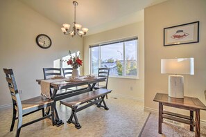 Apartment (3 Bedrooms) | Interior - Quaint Anchorage Townhome - 6 Miles to Downtown! (Anchorage)