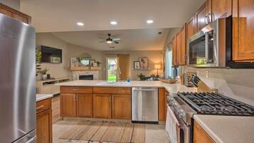 House (3 Bedrooms) | Interior