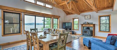 House (4 Bedrooms) | Interior