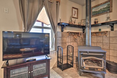 Quiet Pagosa Springs Cabin: Lake & Mountain Views!