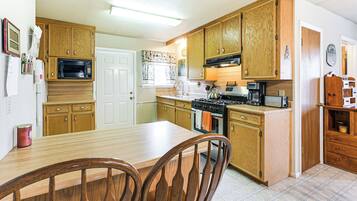 House (2 Bedrooms) | Interior