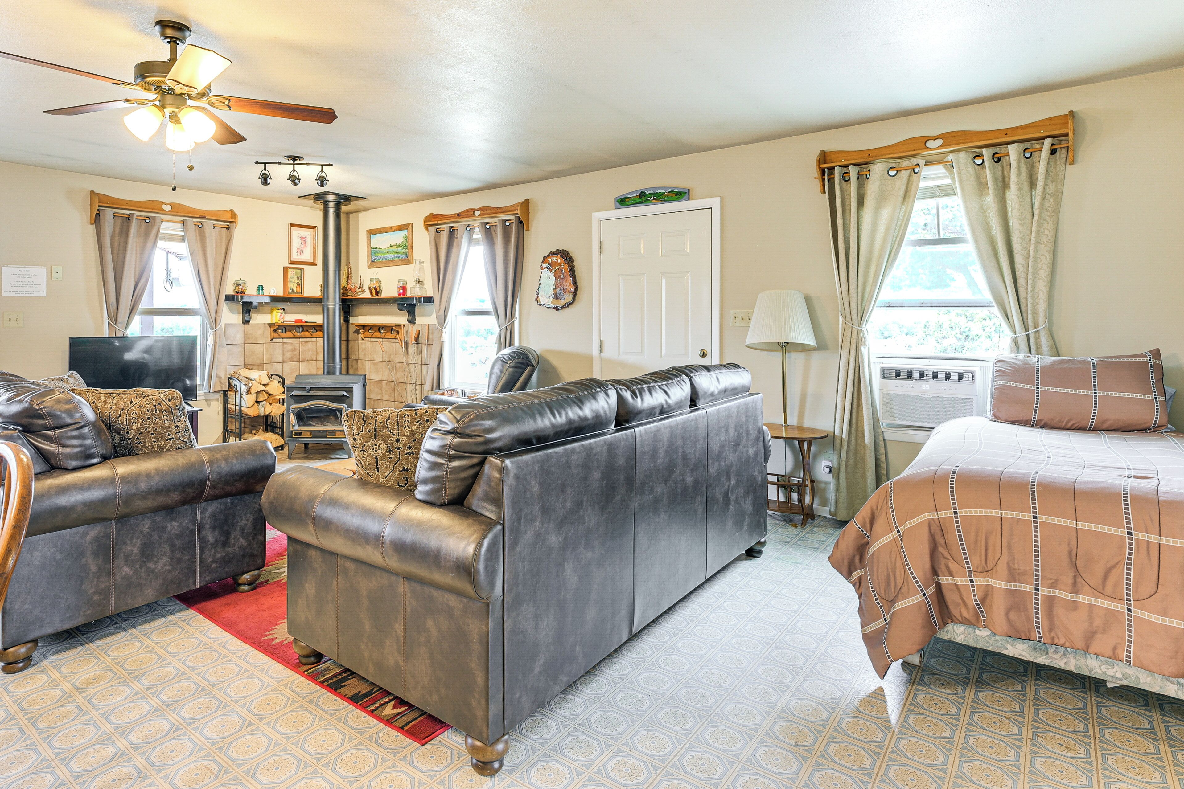 House (2 Bedrooms) | Interior