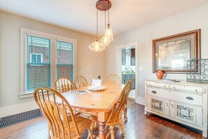 Interior - Furnished Patio + Yard: Denver Bungalow! (Denver)