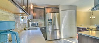 Pet-friendly Michigan Home: 5 Mi to State Park!