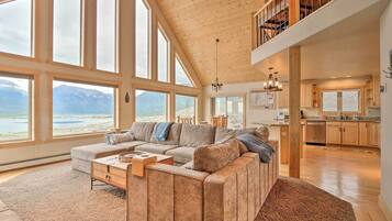 ํ์ฐ์ค (3 Bedrooms) | ๋ด๋ถ