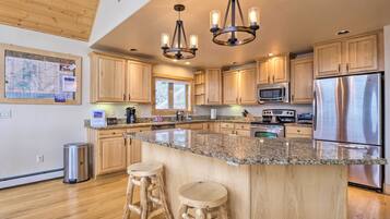 House (3 Bedrooms) | Interior