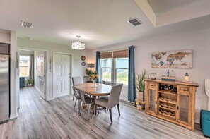 House (3 Bedrooms) | Interior - 2 Mi to Boating: 'RR Sea House' in Aransas Pass! (Ingleside)