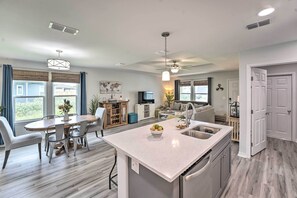 Interior - 2 Mi to Boating: 'RR Sea House' in Aransas Pass! (Ingleside)
