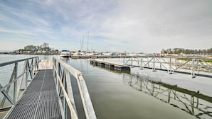 A marina with a wooden dock extending into calm water, surrounded by boats and a clear sky. - Geneva-on-the-lake Cottage w/ Patio: Walk to Shore (Geneva)
