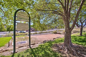 A sign for Pine Ridge Park in Grand Junction, Colorado, with a large tree in the foreground. - Stunning Condo By Trails, Nat'l Monument! (Grand Junction)