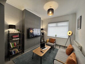 Family Townhome | Living area