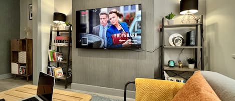 Familiebyhus | Opholdsområde | 55-tommers smart-tv med digitale kanaler, tv, Netflix