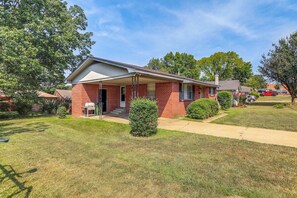 House (2 Bedrooms) | Interior - Cozy Home w/ Grill: Walkable Oxford Location (Oxford)