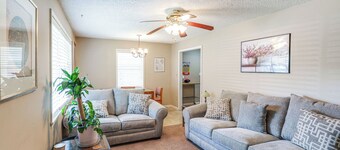 Cozy Home w/ Grill: Walkable Oxford Location