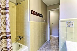 House (2 Bedrooms) | Interior - Cozy Home w/ Grill: Walkable Oxford Location (Oxford)