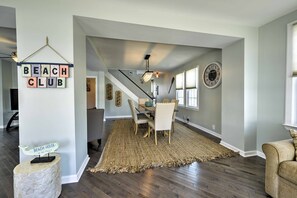 Interior - Charming Wildwood Hideaway w/ Private Pool & Deck! (Wildwood)