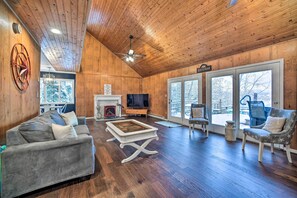 House (3 Bedrooms) | Interior - Hot Tub: Secluded Hideaway on Sleepy Hollow Lake (Athens)