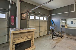 House (3 Bedrooms) | Interior - Oregon Home ~ 17 Mi to The Last Blockbuster! (Redmond)