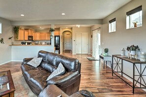 House (3 Bedrooms) | Interior - Oregon Home ~ 17 Mi to The Last Blockbuster! (Redmond)