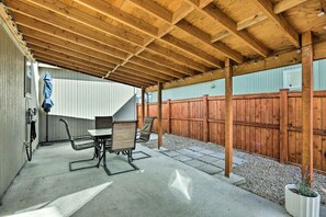 House (3 Bedrooms) | Interior - Oregon Home ~ 17 Mi to The Last Blockbuster! (Redmond)