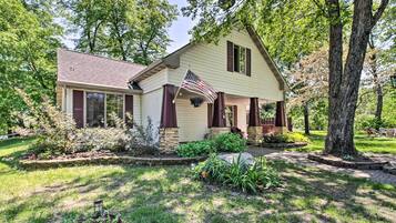 House (4 Bedrooms) | Exterior