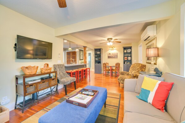 House (2 Bedrooms) | Living area | TV