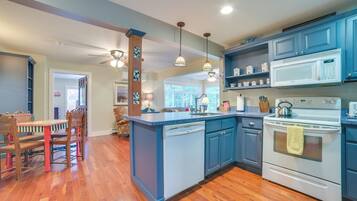 House (2 Bedrooms) | Interior