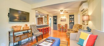 Downtown Charlevoix Duplex 1/2 Mi to Lake Michigan