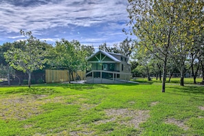 Interior - Fredericksburg Cottage ~ 1 Mile to Main Street! (Fredericksburg)