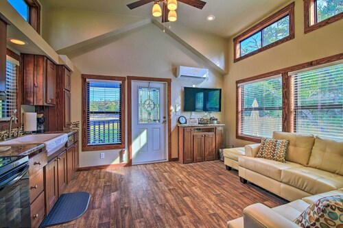 Fredericksburg Cottage ~ 1 Mile to Main Street!