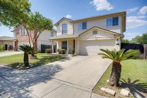 House (3 Bedrooms) | Interior - Near Seaworld! Modern Family Home w/ Pool Access (San Antonio)
