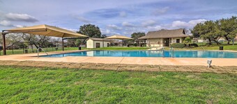 San Antonio Home w/ Pool Access: Near Lackland AFB