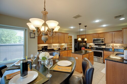 Near Seaworld! Modern Family Home w/ Pool Access