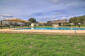 House (3 Bedrooms) | Interior - Near Seaworld! Modern Family Home w/ Pool Access (San Antonio)