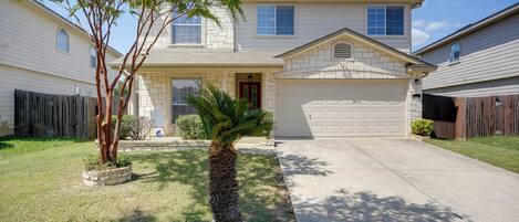 House (3 Bedrooms) | Front of property