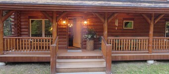 Exquisite Mccall Log Cabin - Walk to Payette Lake!