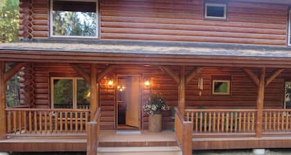 Exquisite Mccall Log Cabin - Walk to Payette Lake!