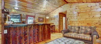 Private Broken Bow Cabin w/ Hot Tub + Gazebo!