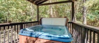 Private Broken Bow Cabin w/ Hot Tub + Gazebo!