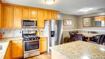 House (3 Bedrooms) | Interior