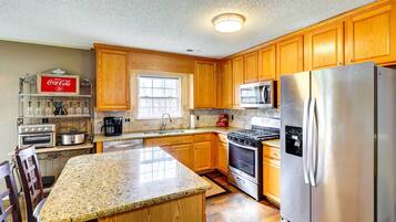 House (3 Bedrooms) | Interior