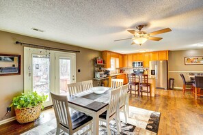 House (3 Bedrooms) | Interior