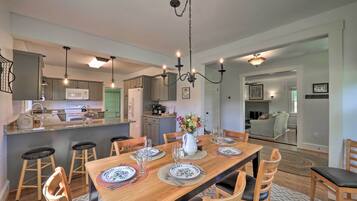 House (3 Bedrooms) | Interior